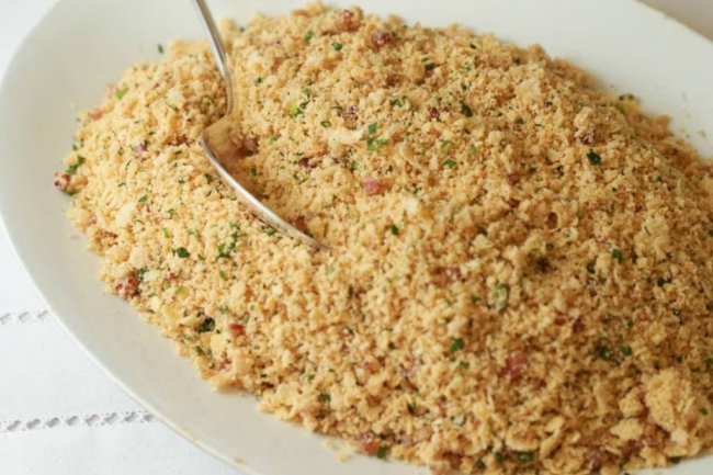 Farofa Crocante: O Segredo pra Deixar Qualquer Comida com Cara de Festa!