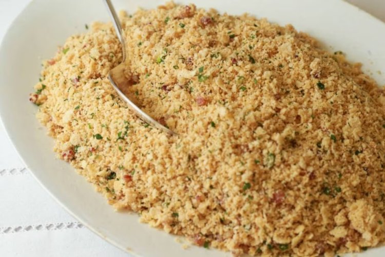 Farofa Crocante: O Segredo pra Deixar Qualquer Comida com Cara de Festa!